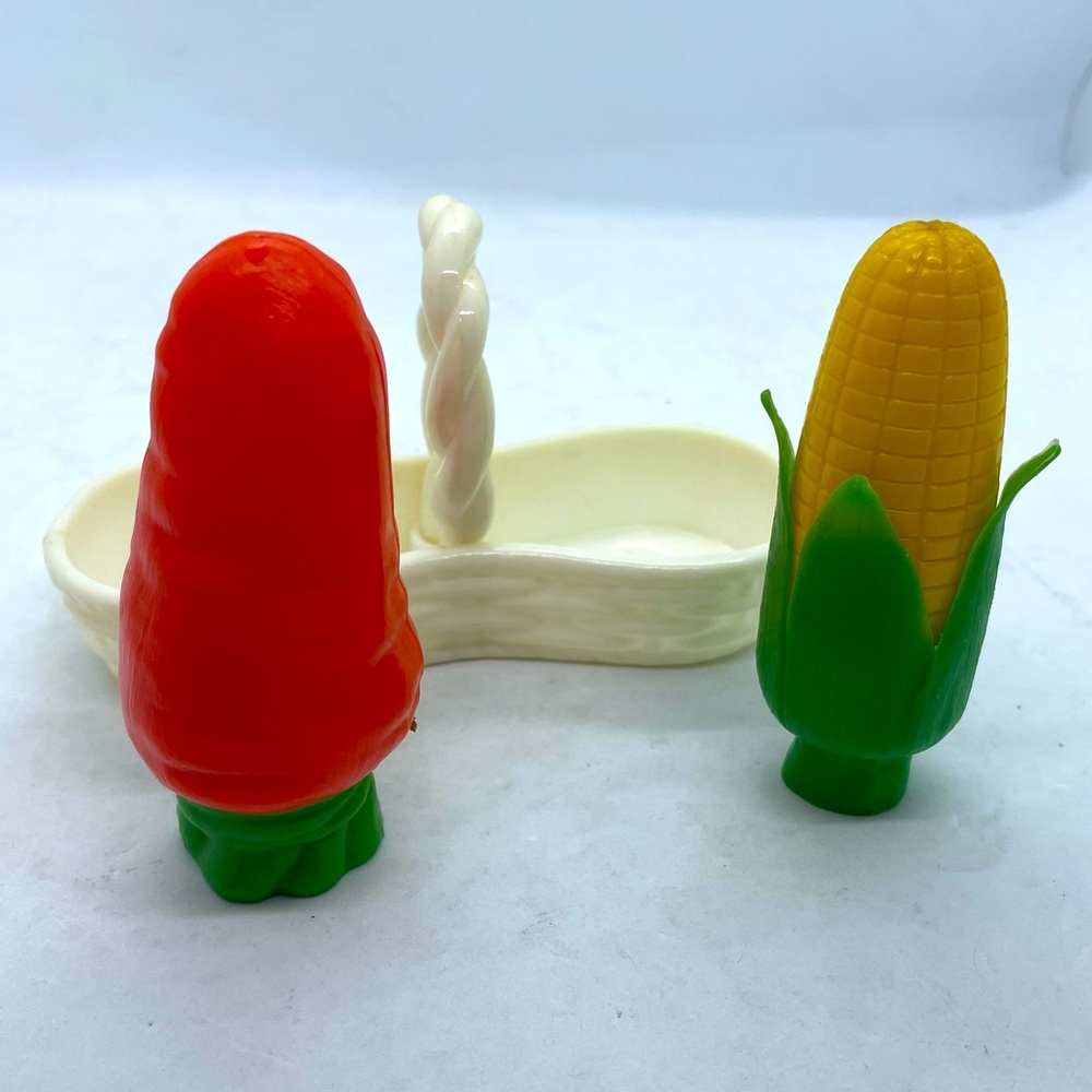 Collectible Salt And Pepper Shaker corn and carrot with basket